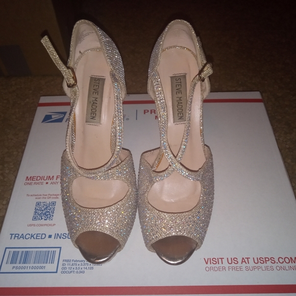 Steve Madden Silver Bling Rhinestone Heels Size 7 - Picture 9 of 16